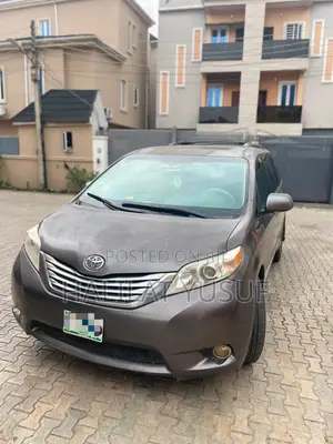 Toyota Sienna 2011 Gray