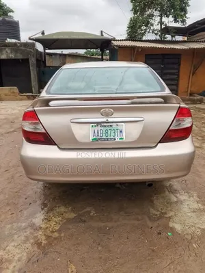 Toyota Camry 2004 Gold
