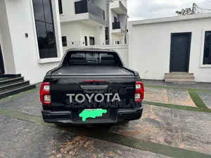 Toyota Hilux 2024 Black