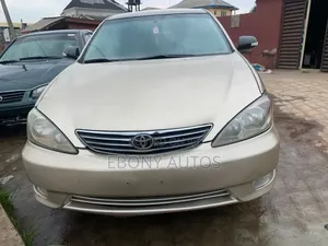 Toyota Camry 2004 Gold