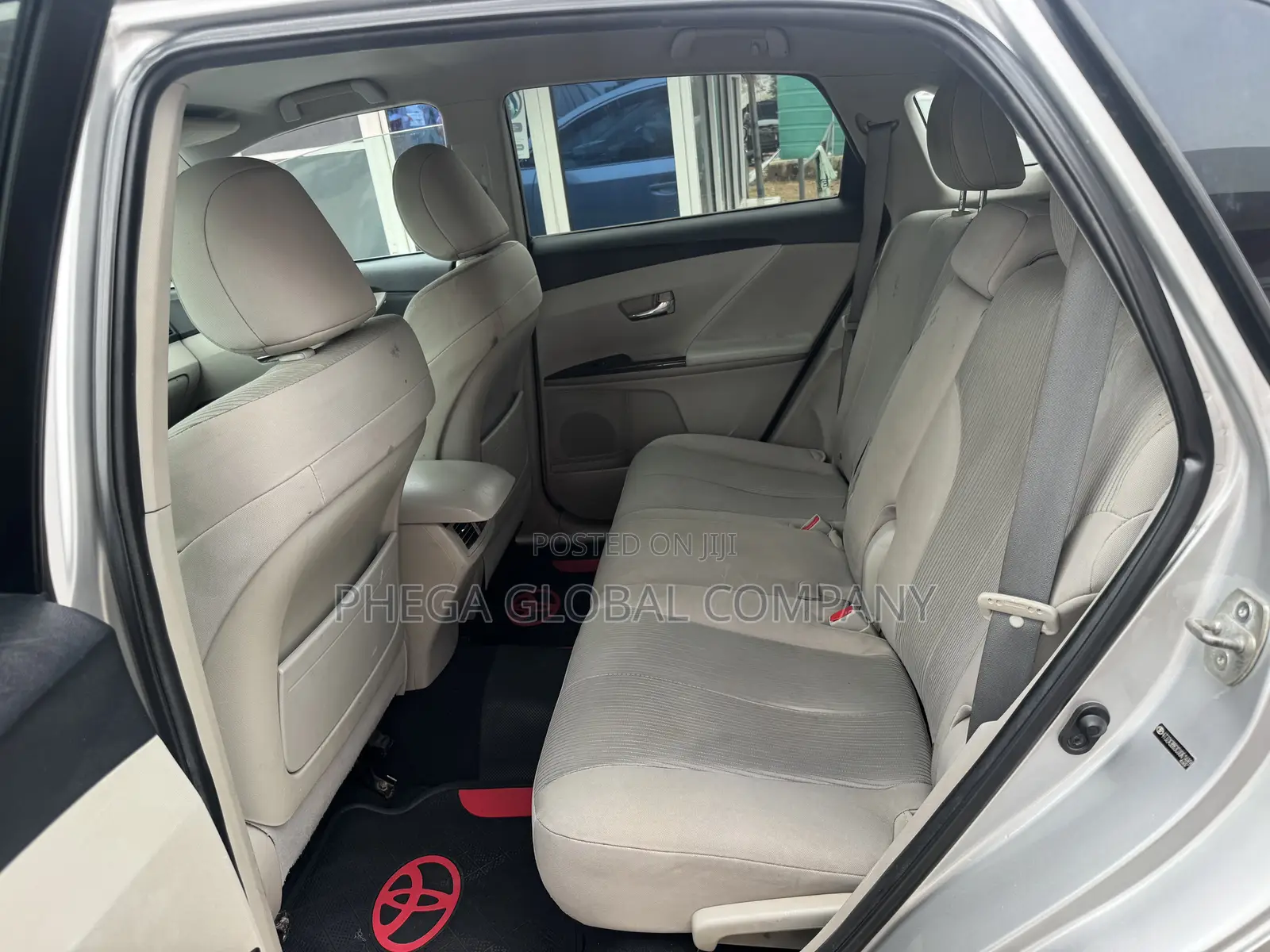 Toyota Venza LE 2012 Silver