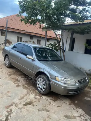 Toyota Camry CE 4dr Sedan (2.2L 4cyl 4A) 2000 Gray