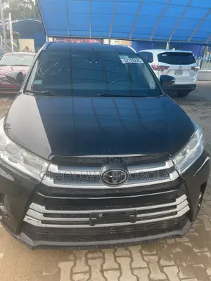 Toyota Highlander XLE 4x4 V6 (3.5L 6cyl 8A) 2017 Black