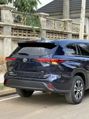 Toyota Highlander XLE FWD 2020 Blue
