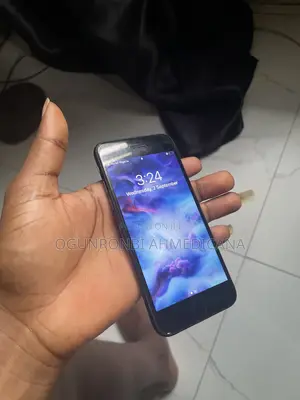 Apple iPhone 7 32 GB Black