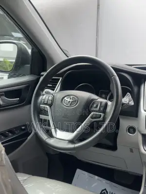 Toyota Highlander XLE 2019 Silver