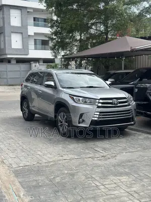 Toyota Highlander XLE 2019 Silver