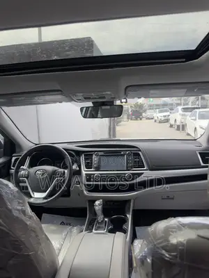 Toyota Highlander XLE 2019 Silver