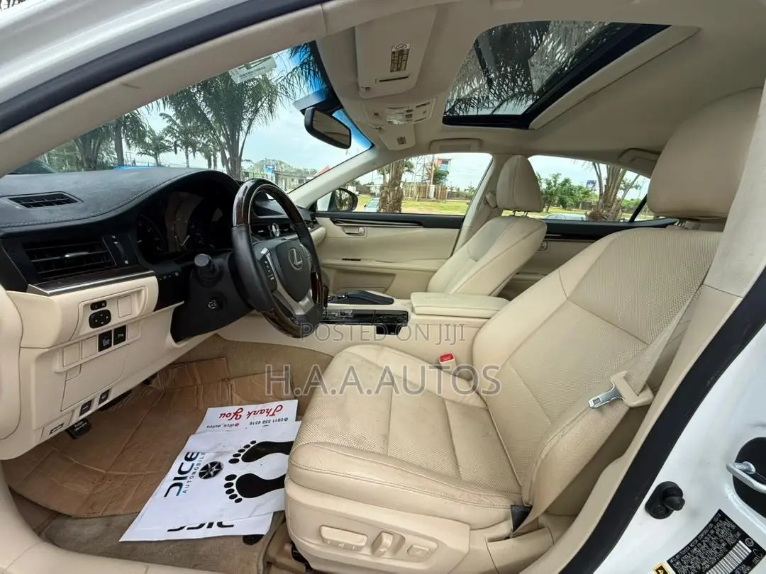 Lexus IS 350 AWD 2015 White