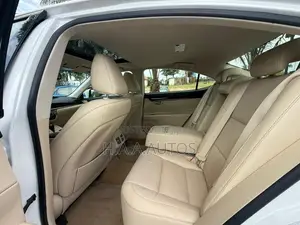 Lexus IS 350 AWD 2015 White