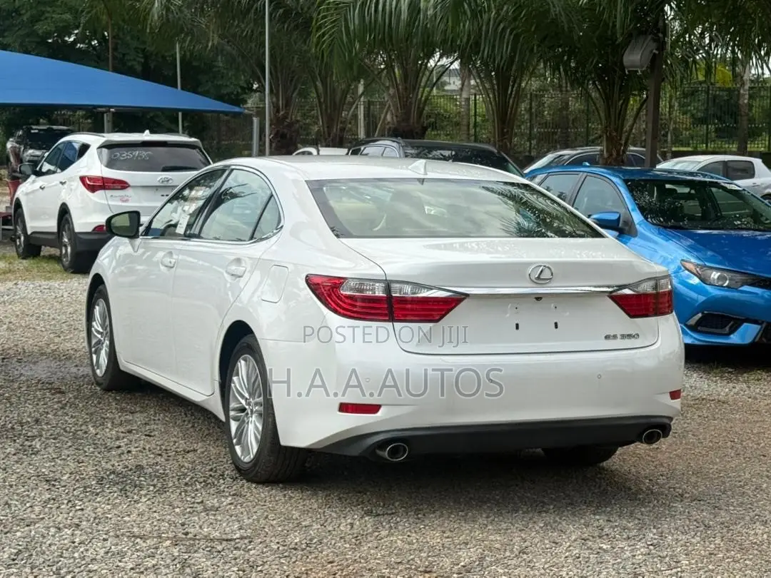 Lexus IS 350 AWD 2015 White