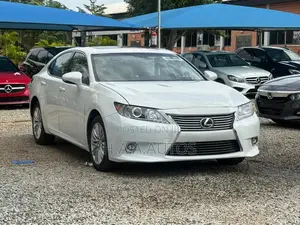 Lexus IS 350 AWD 2015 White