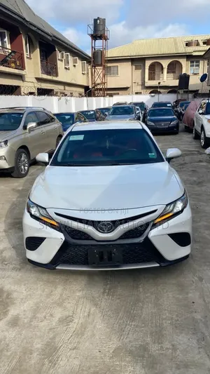 Toyota Camry XSE FWD (2.5L 4cyl 8AM) 2018 White