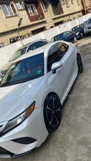 Toyota Camry XSE FWD (2.5L 4cyl 8AM) 2018 White