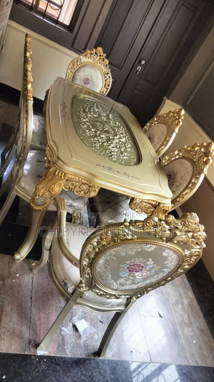Royal Dining Table