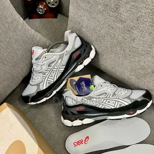 Asics  Snickers