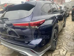 Toyota Highlander 2021 Blue