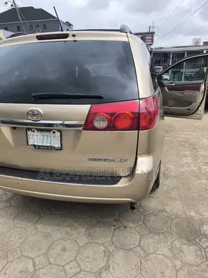 Toyota Sienna 2005 Gold