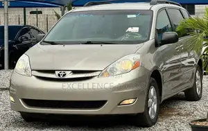 Toyota Sienna LE 4WD 2007 Gold