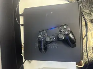 PS4 Slim (Jailbreak)