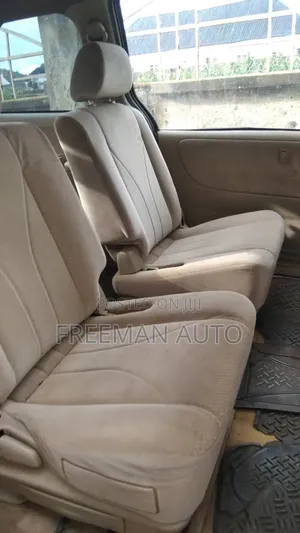 Mazda MPV 2001 Gold