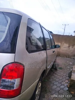 Mazda MPV 2001 Gold