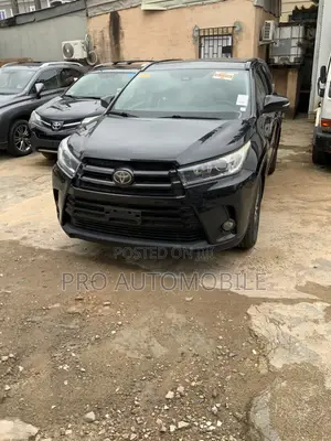 Toyota Highlander SE 4x2 V6 (3.5L 6cyl 8A) 2018 Black