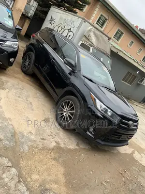 Toyota Highlander SE 4x2 V6 (3.5L 6cyl 8A) 2018 Black