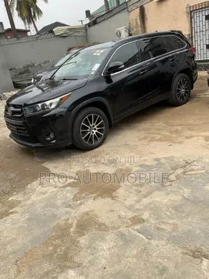Toyota Highlander SE 4x2 V6 (3.5L 6cyl 8A) 2018 Black