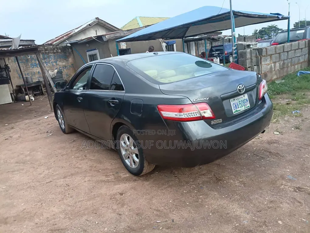 Toyota Camry 2011 Gray