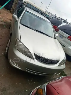 Toyota Camry 2005 Gold