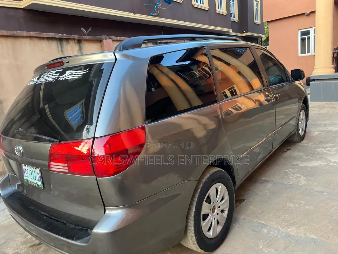 Toyota Sienna 2005 Gray