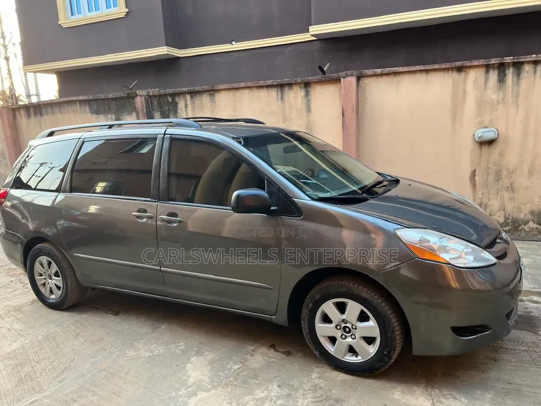Toyota Sienna 2005 Gray