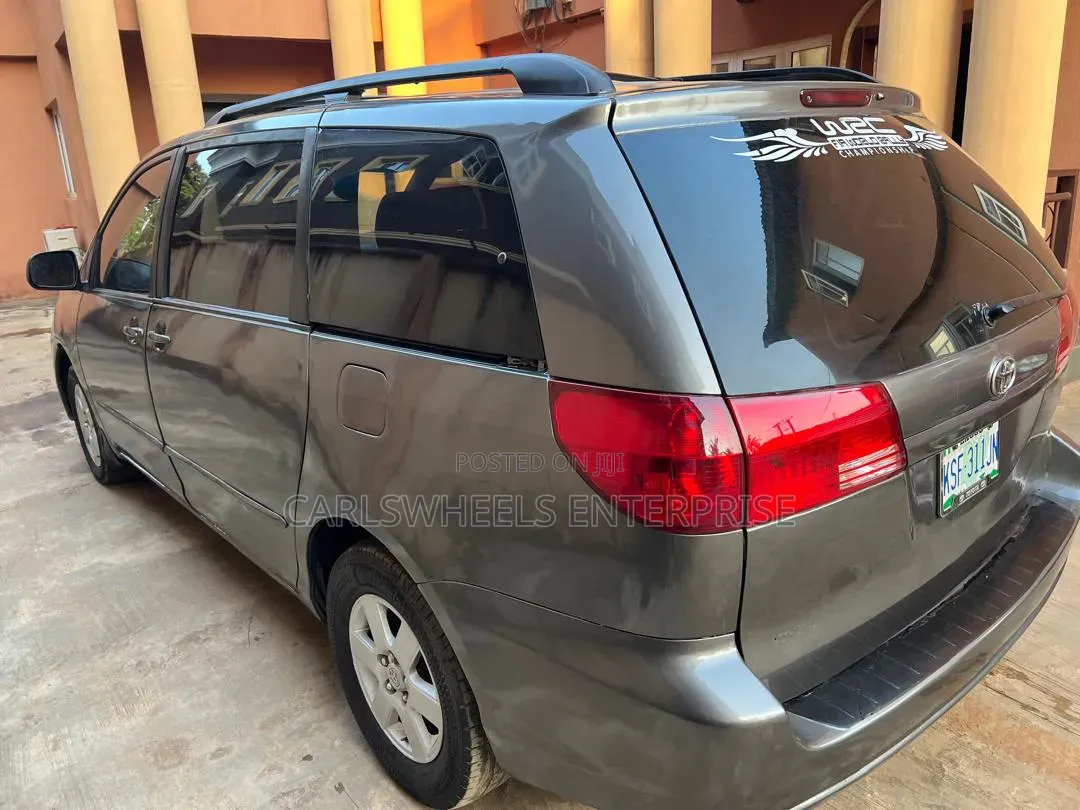 Toyota Sienna 2005 Gray