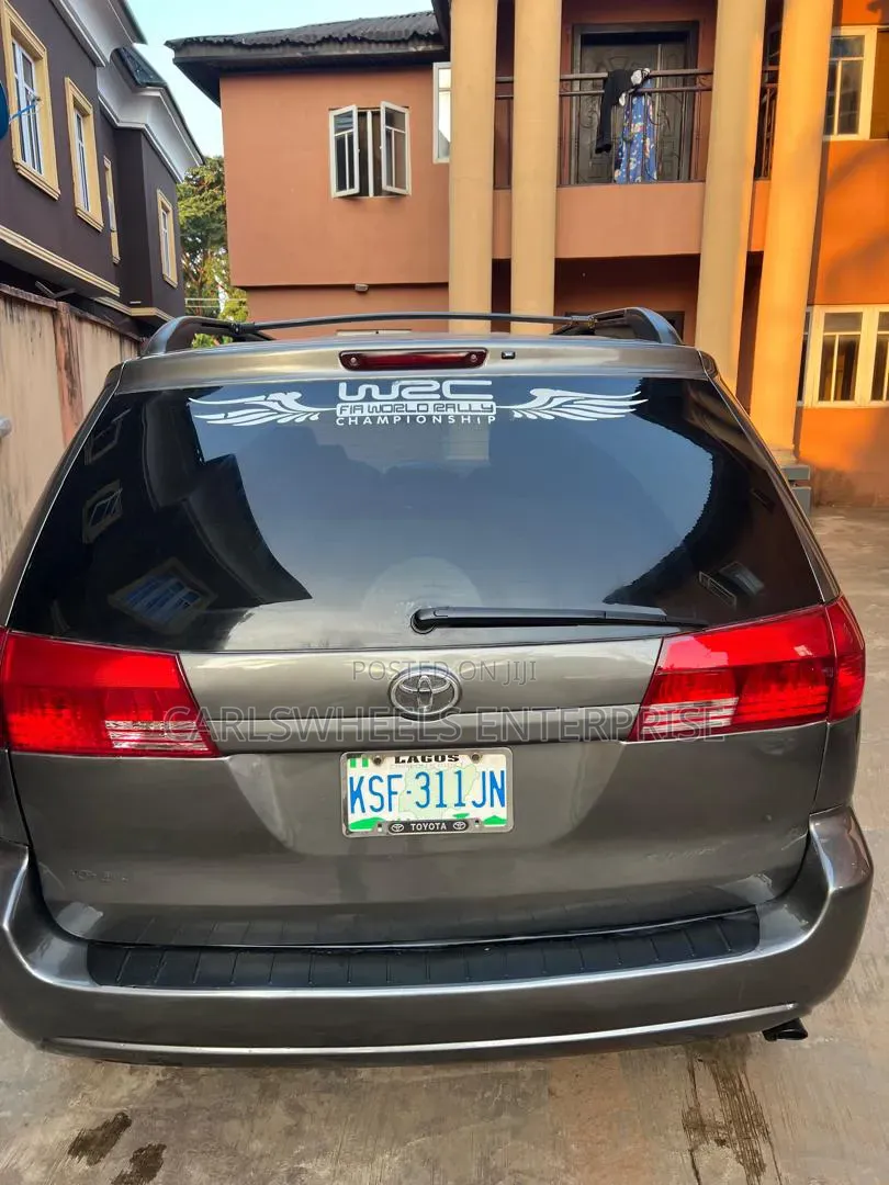 Toyota Sienna 2005 Gray