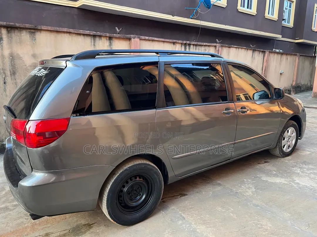 Toyota Sienna 2005 Gray