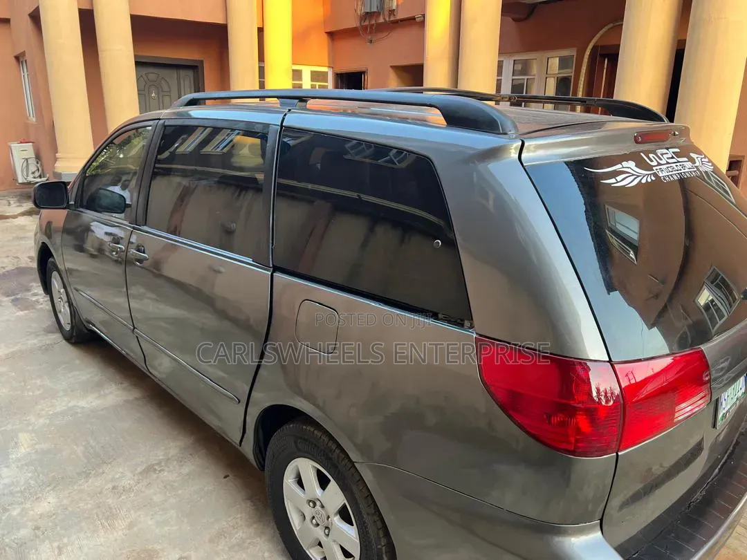 Toyota Sienna 2005 Gray