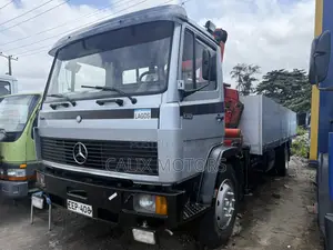 Foreign Used Mercedes Benz 1317 With 4 Tonnes Hiab.