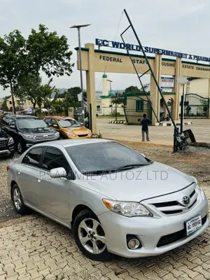 Toyota Corolla LE Special Edition 4dr Sedan (1.8L 4cyl 4A) 2013 Silver