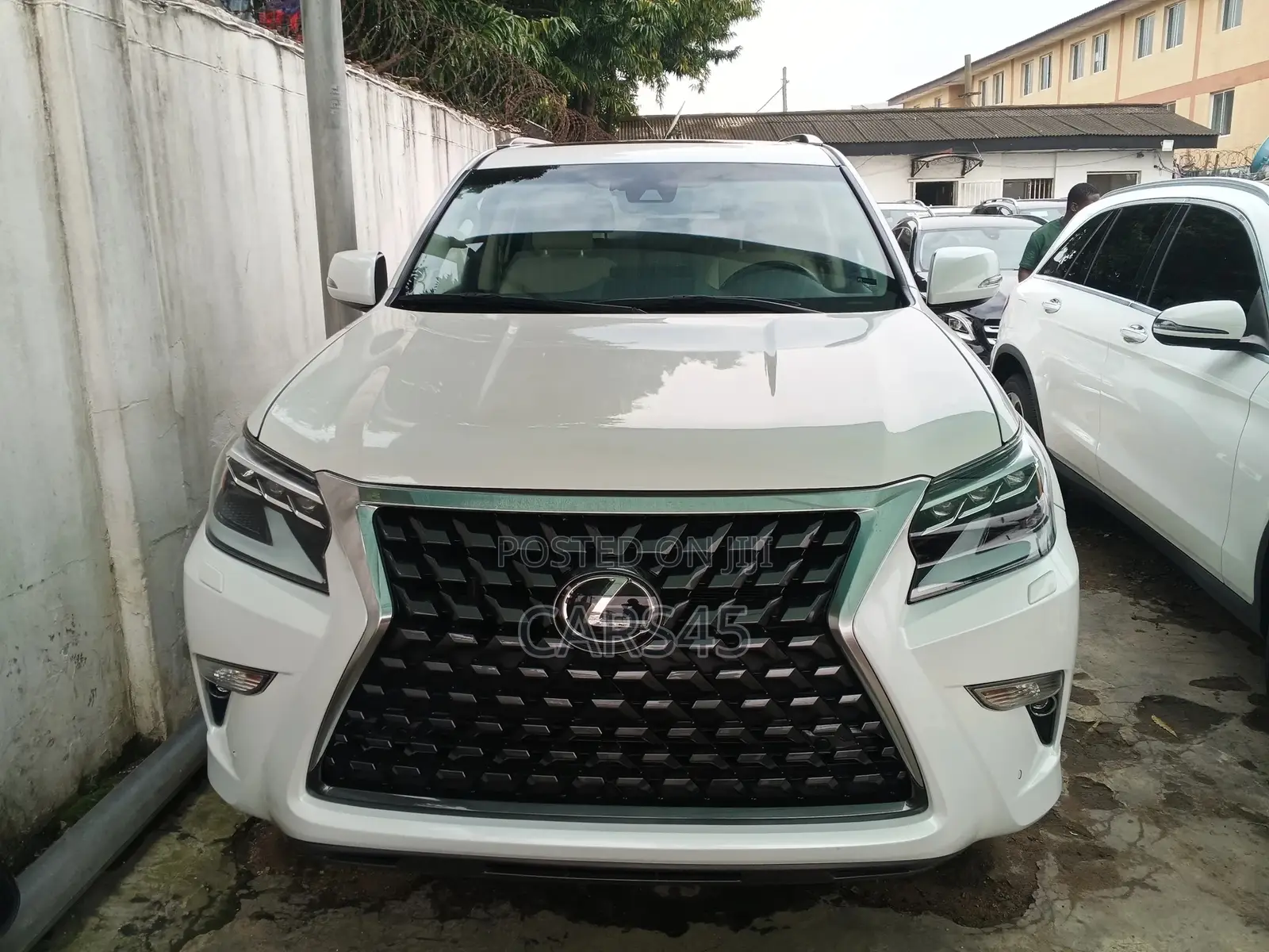 Lexus GX 2023 White