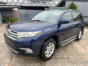 Toyota Highlander SE 2011 Blue