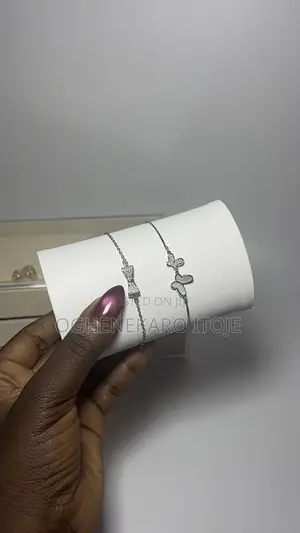 Dainty Silver Bow Bracelet