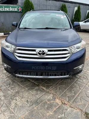 Toyota Highlander SE 2011 Blue