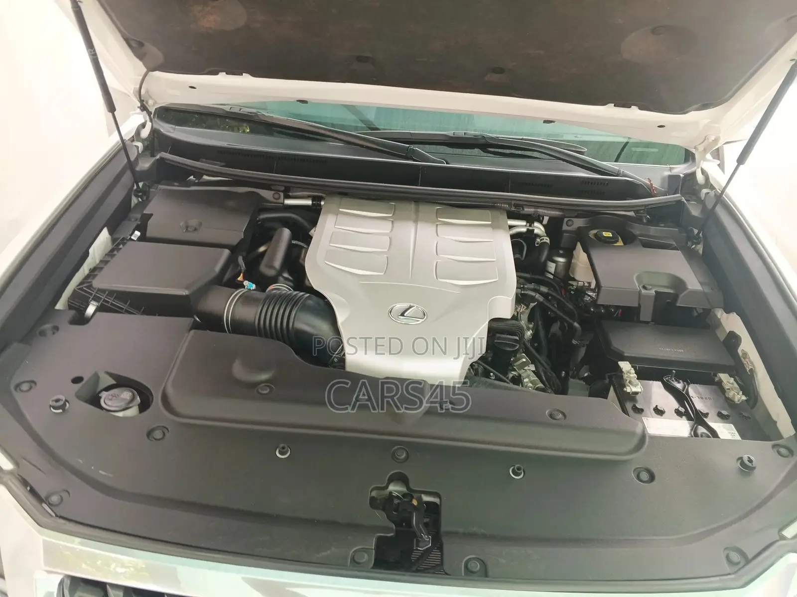 Lexus GX 2023 White