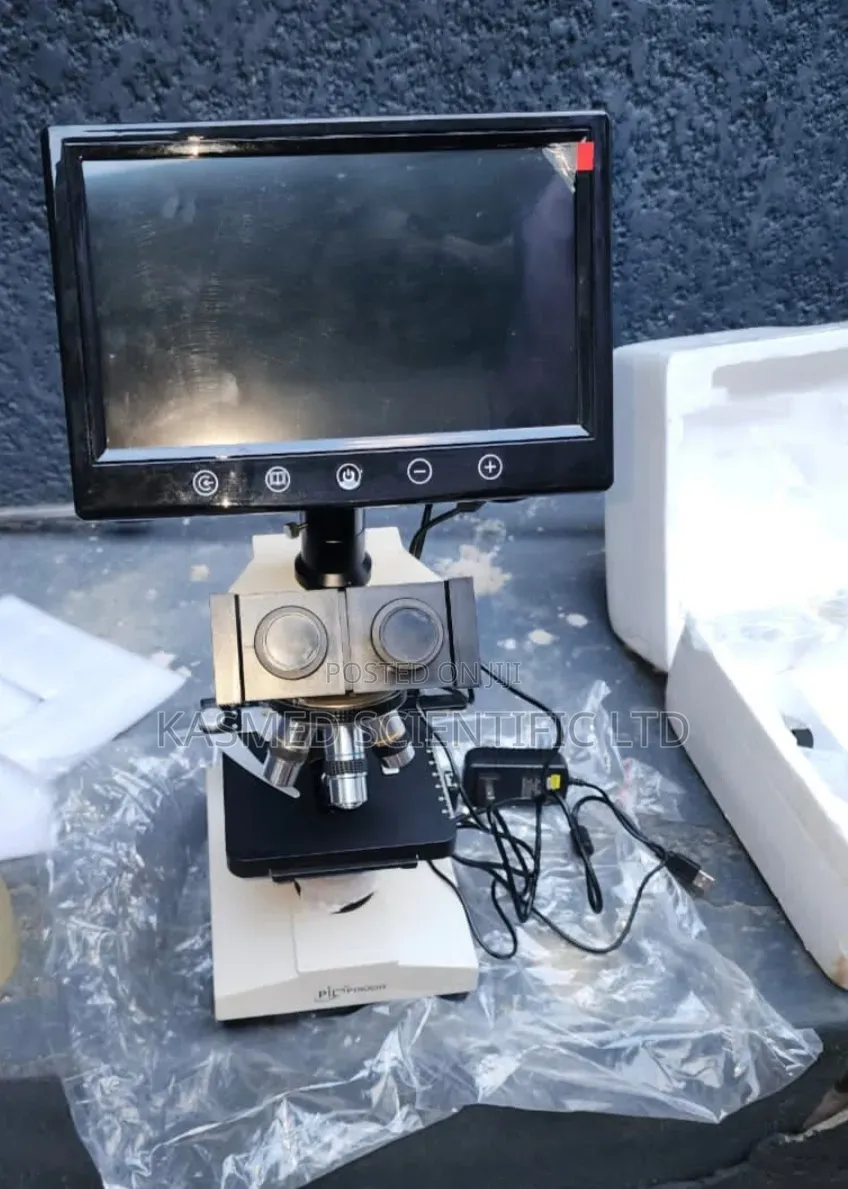 Trinocular Microscope With Camera