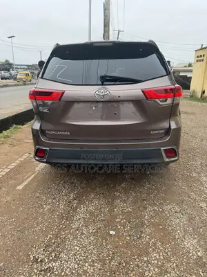 Toyota Highlander Limited Platinum 2019 Brown