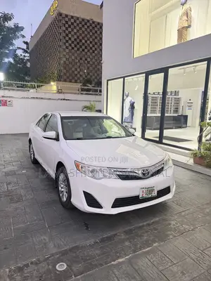 Toyota Camry LE 4dr Sedan (2.5L 4cyl 6A) 2014 White