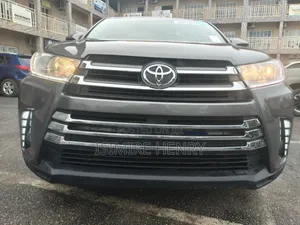 Toyota Highlander LE 4dr SUV AWD (3.5L 6cyl 6A) 2015 Gray