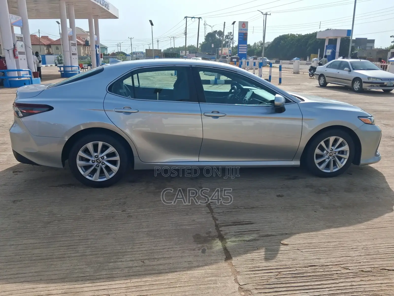 Toyota Camry 2023 Silver