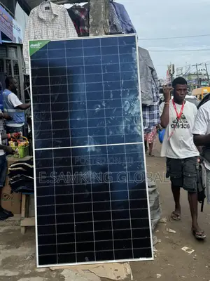 600watt Jinko Solar Panel
